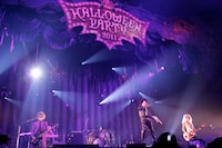 「HALLOWEEN PARTY 2011」神戸公演初日のVAMPS。