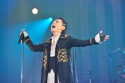 「HALLOWEEN PARTY 2011」神戸公演2日目のMCを務めた青木隆治。