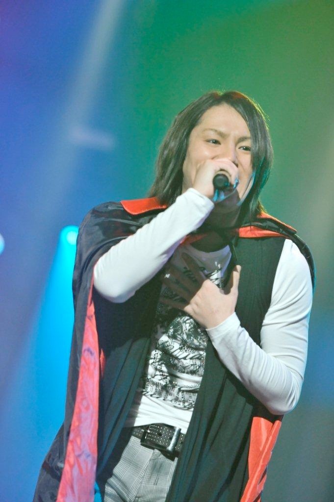 「HALLOWEEN PARTY 2011」幕張公演に続き、神戸公演初日のMCを務めた狩野英孝。