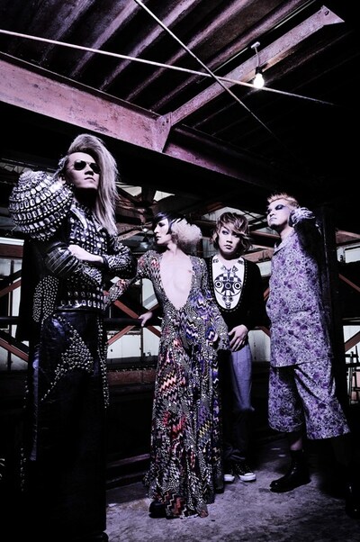 11月11日（金）と14日（月）にニコニコ生放送ではcali≠gariの特集番組を放送予定。