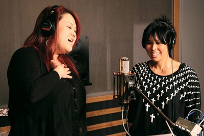 YURIとAIのレコーディング風景。