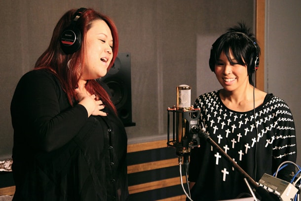 YURIとAIのレコーディング風景。
