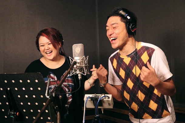 YURIとトータス松本のレコーディング風景。