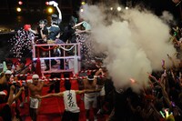 「ツヨクツヨク」で4度目の神輿に乗るももいろクローバーZ。