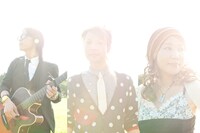 今年の人気の画像3位は「福田明日香が音楽活動再開、3人組ユニットでCDデビュー」より、PEACE$TONE。