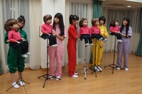 ハイレベルな腹話術に挑戦するももクロちゃん。