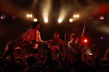 「くるりワンマンライブツアー2011～湯気湯気帝国～」広島公演の模様。