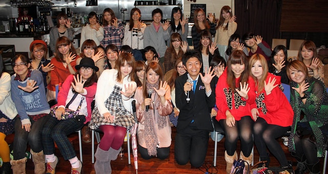 写真は「恋うた恋占いパーティー」での記念写真。