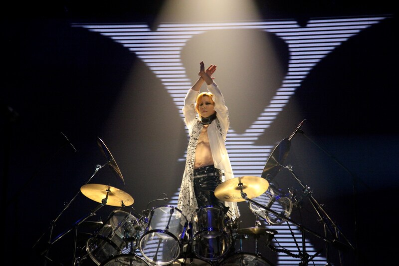 熱演でタイのファンを勇気付けたX JAPAN。