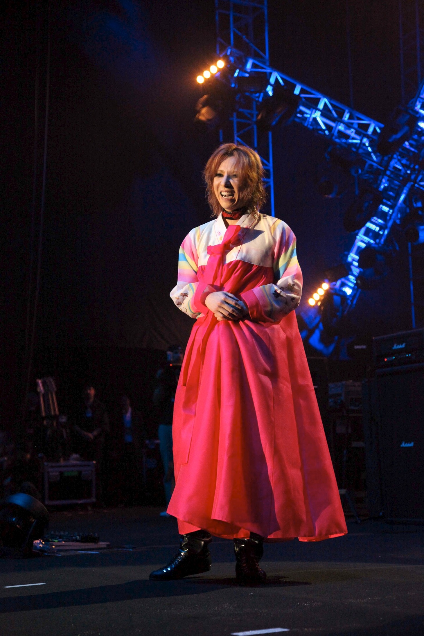 初日のソウル公演ではチマチョゴリ姿を披露したYOSHIKI。