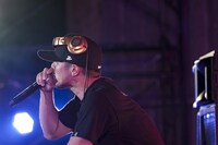 写真は10月29日に日比谷野外大音楽堂で開催されたINFINITY16のライブ「INFINITY16 Revolution～日比谷ノ乱2011～」の模様。