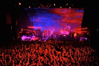 「TOUR2011 AGE QUOD AGIS」新木場STUDIO COAST公演の様子。