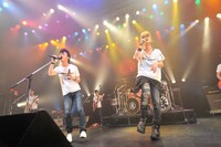 氣志團と山中さわおによる「LITTLE BUSTERS」のセッション。（撮影：小川舞）