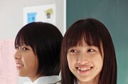 玉井詩織(左)と百田夏菜子(右)。