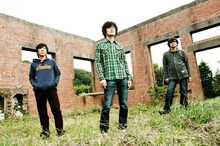 the pillowsは12月よりシングル「エネルギヤ」を携えライブツアーを実施する。