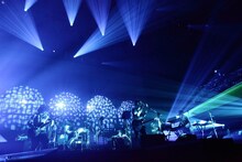 ライブ中、山口一郎は広い会場を何度も見渡す仕草をみせた。（撮影：石阪大輔＜Hatos＞）