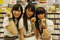 写真は11月9日にタワーレコード秋葉原店で行われたインストアライブの様子。