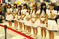 写真は11月9日にタワーレコード秋葉原店で行われたインストアライブの様子。