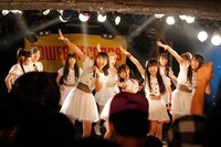 10人のみながらパワフルなパフォーマンスを見せたLinQ。全員で各地を回るツアーにも期待したいところ。