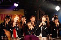 約1時間のステージで4種類の衣装を披露したLinQ。