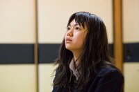 プロ棋士を目指す女子高生の美知子（二階堂ふみ）。