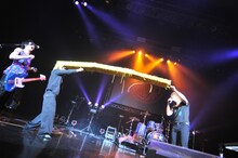 鬼龍院翔に「意味がわからない」と言わしめた喜矢武豊の巨大リーゼント。（撮影：小川舞）