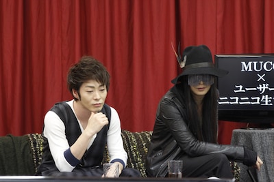 番組冒頭で「（生放送）大丈夫かな……」と心配そうにしていたミヤ（写真左）。対談後は肩の荷が降りたのか、リラックスした表情に。