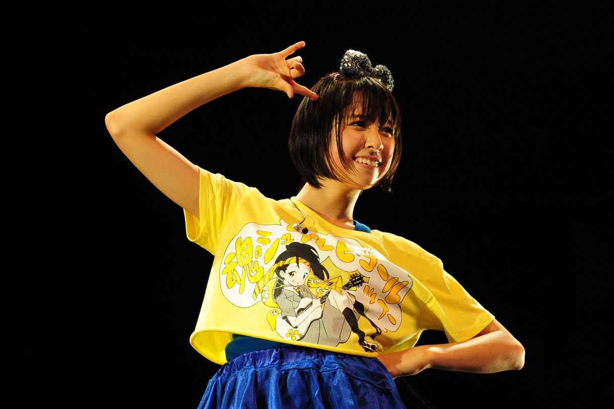 今週の人気の画像6位は「ももクロ新曲『サンタさん』ツアー開幕戦でついにお披露目」より、ももいろクローバーZの玉井詩織。