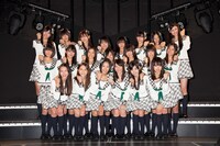 HKT48劇場で記者会見に応じたHKT48第1期生メンバー。