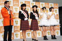 イベントの合間には、中村時広愛媛県知事（写真左）と一緒にに愛媛をアピール。