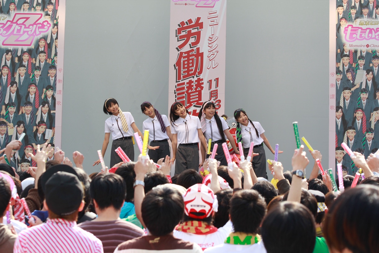 写真は昨日11月13日にラゾーナ川崎で行われたフリーライブの様子。