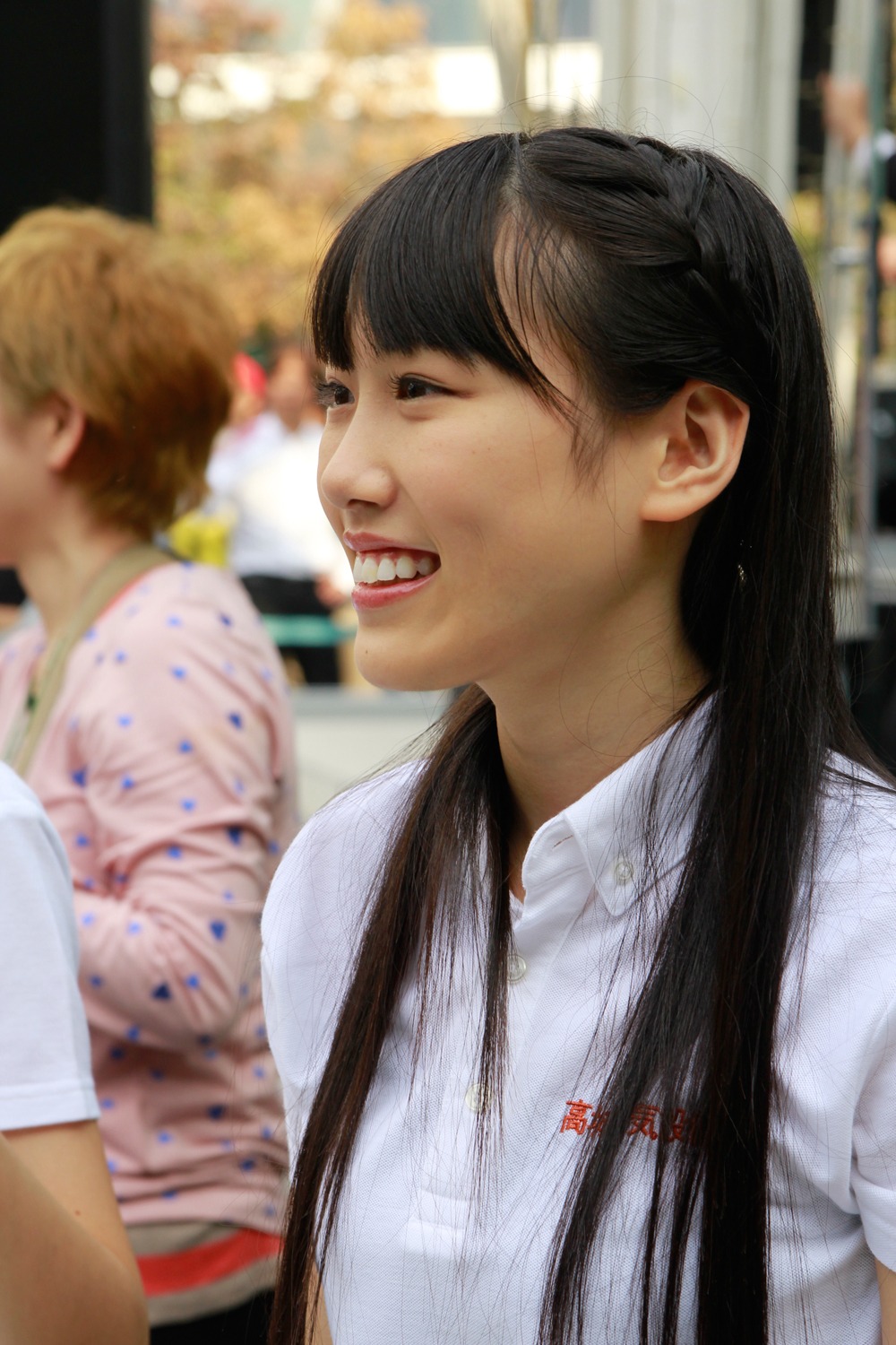11月12日の全国ツアー初日公演は体調不良のため欠席してしまった高城れに。翌日には復活し、元気な笑顔を届けた。
