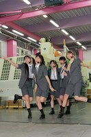 初の工場ライブを敢行したももいろクローバーZ。あーりんこと佐々木彩夏（写真左端）は「もっともっといろんな場所でライブができたらな」とコメント。