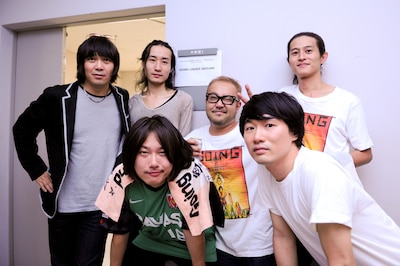 ライブ終演後、楽屋にて記念撮影。