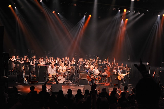 地元・桶川で桶川高等学校吹奏楽部と共演したGOING UNDER GROUND。