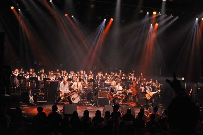 地元・桶川で桶川高等学校吹奏楽部と共演したGOING UNDER GROUND。