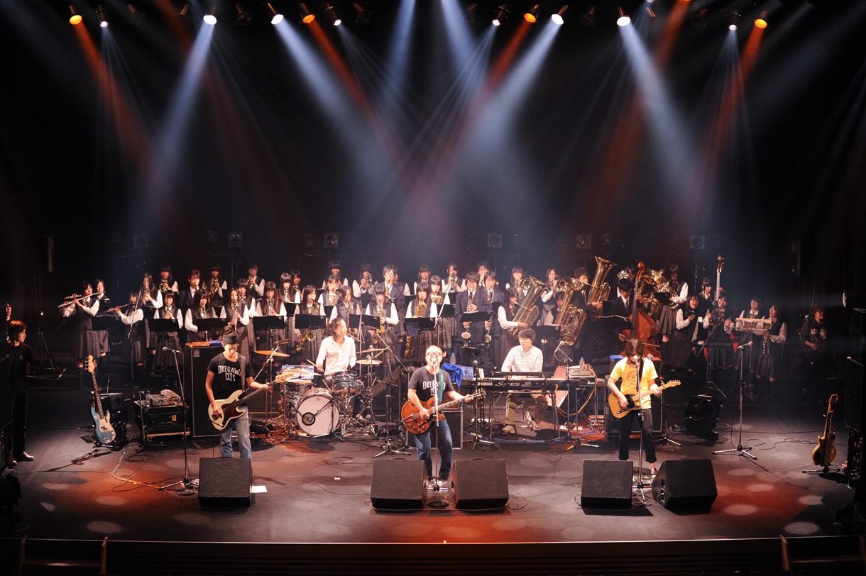 桶川高等学校吹奏楽部とのリハーサルの様子。
