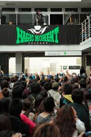 11月12日に行われたHAN-KUNサプライズライブの様子。