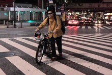 写真は12月から劇場公開される松江哲明監督＆前野健太主演のドキュメンタリー映画「トーキョードリフター」のワンシーン。(c)2011 Tip Top