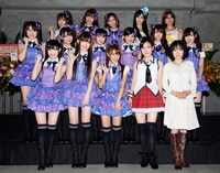 報道陣向けのフォトセッションに参加したTeam Ogiメンバーとゲストたち。