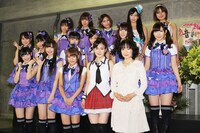 報道陣向けのフォトセッションに参加したTeam Ogiメンバーとゲストたち。