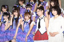 写真左から渡辺麻友、小嶋陽菜、高橋みなみ、生稲晃子、平松愛理。