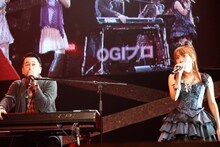 フジテレビ系「堂本兄弟」でも共演中の槇原敬之（写真左）と高橋みなみ（右）。