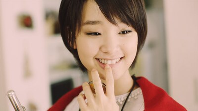 剛力彩芽は、雑誌「日経トレンディ」が選出する「今年の顔」を受賞した注目の女優（写真は「One Time」ビデオクリップのワンシーン）。