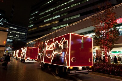 AIを乗せた車を先頭に、全国各地へ走り出した「Coca-Cola Happiness Truck」。