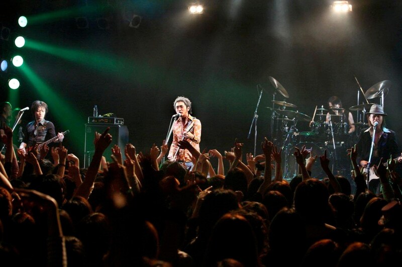 写真は昨日の「暗黒秋櫻」の様子。ライブで4人は「ひまわり」「裸ピストル」「WALK」といった代表曲を含む計8曲が披露された。（撮影：平沼久奈）