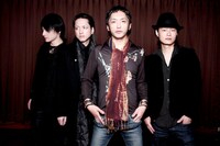 今週の人気の画像5位は「ZIGZO再始動、10年ぶりライブ赤坂BLITZで開催」より、ZIGZO（撮影：今井俊彦）。