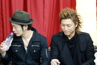 「クイズ！ ナニ描いているディア？」で正解を出せず「ニコニコ汁」を飲んだあとのミヤとSATOち。