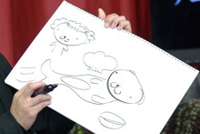 「クイズ！ ナニ描いているディア？」でSATOちが描いたラッコ（右）とコアラ（左）。コアラは若干ライオンが入っていると逹瑯から指摘を受けていた。