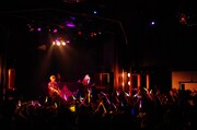 写真はgalaxias!のライブの模様。